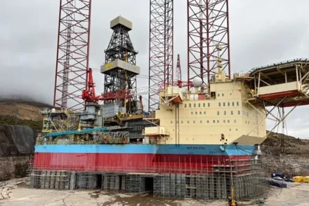 A busy day at Kishorn Port in the Dry Dock!